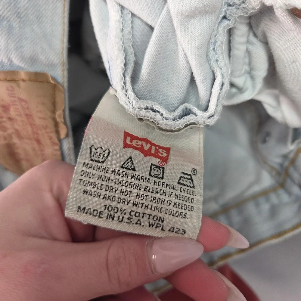 Vintage Levis 501 Jeans Mens Light Blue Straight Made USA Stains Fits 32x34 Flaw